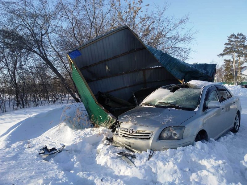 Госавтоинспекторы выясняют обстоятельства травмирования пассажира автомобиля «Тойота» в Русско-Полянском районе